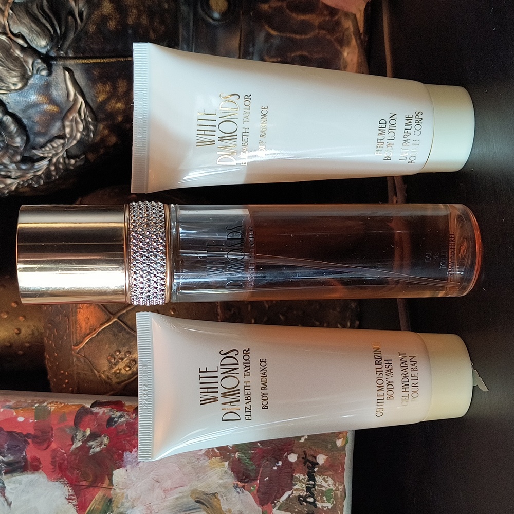Elizabeth Taylor White Diamonds Fragrance Set - Picture 3 of 10